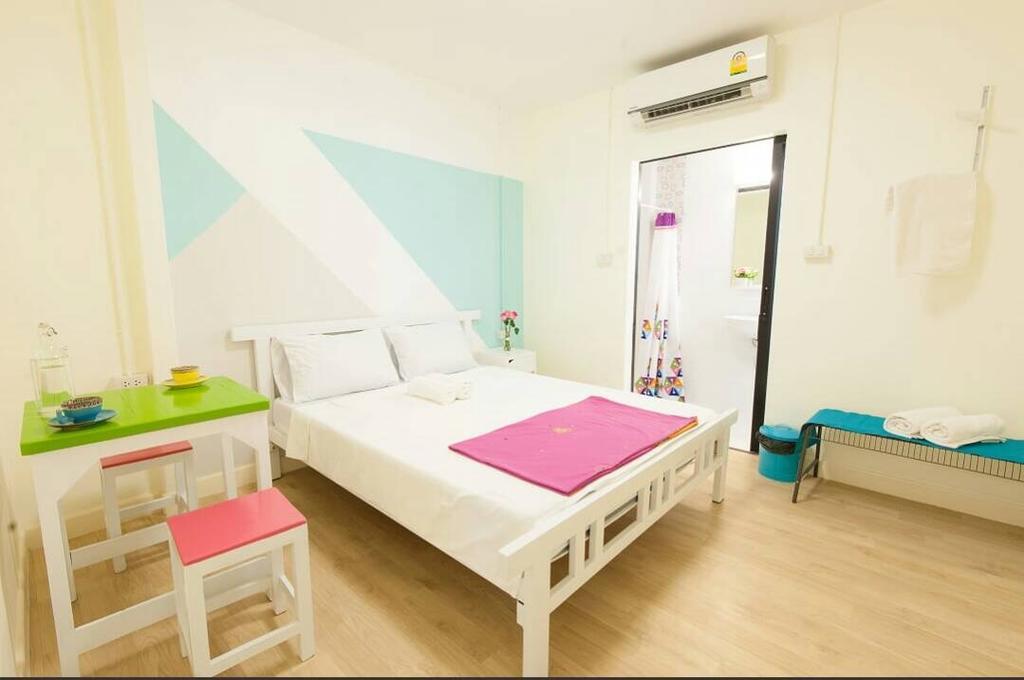 My Thai Hostel Bangkok Buitenkant foto