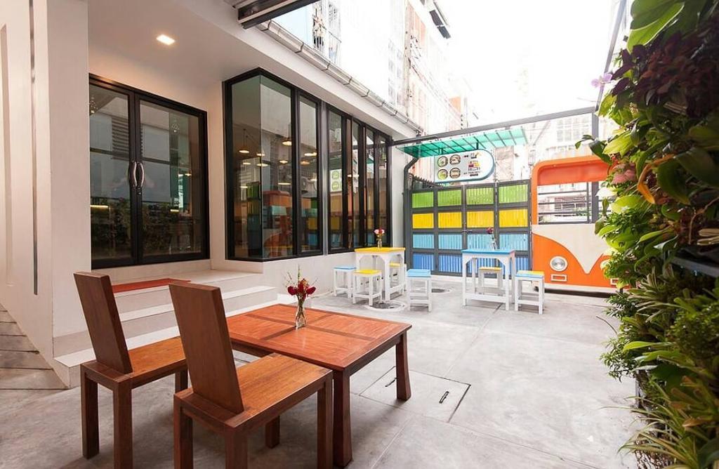 My Thai Hostel Bangkok Buitenkant foto