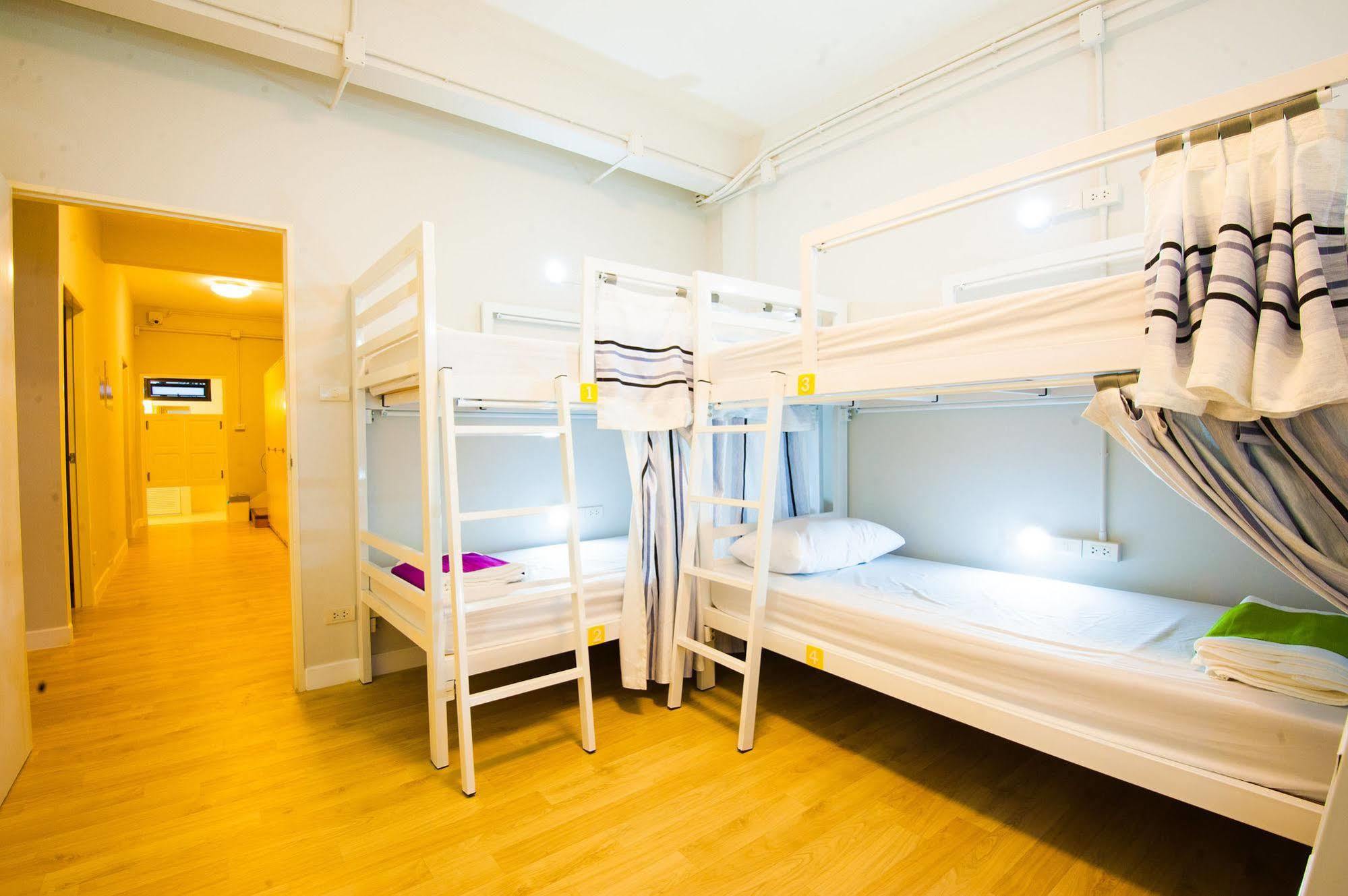 My Thai Hostel Bangkok Buitenkant foto